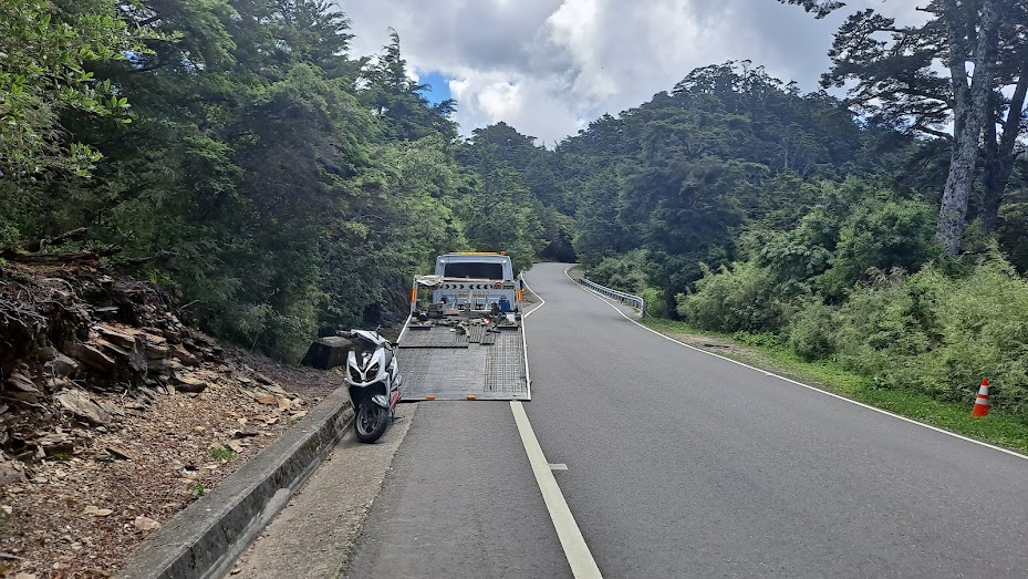 道路救援-拖吊車電話:0913177311，LINE:0913177311