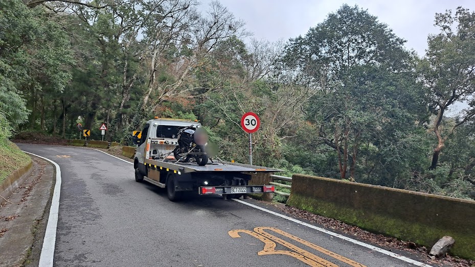 台中和平道路救援.重機拖吊.重機全省專車托運-拖車電話:0913177311-(LINE:0913177311)  輪胎打滑.泥地打滑.泥地拖吊.泥地救援.泥地拖車. 刁車救援.沙灘刁車.沙灘脫困.泥地脫困.沙灘道路救援. 沙灘拖吊車.泥地道路救援.泥地拖吊車.重機道路救援.汽車道路救援. 機車道路救援.接電-沙灘拖吊-沙灘拖車-沙灘陷車拖吊-沙灘刁車拖吊-沙灘刁車脫困