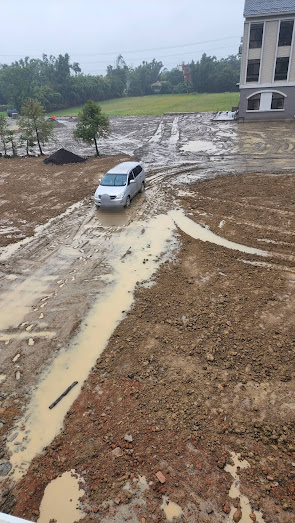 泥地泥沼-刁車脫困-道路救援-拖吊車電話:0913177311，LINE:0913177311