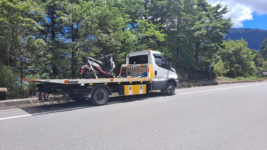 台中和平道路救援.重機拖吊.重機全省專車托運-拖車電話:0913177311-(LINE:0913177311)  輪胎打滑.泥地打滑.泥地拖吊.泥地救援.泥地拖車. 刁車救援.沙灘刁車.沙灘脫困.泥地脫困.沙灘道路救援. 沙灘拖吊車.泥地道路救援.泥地拖吊車.重機道路救援.汽車道路救援. 機車道路救援.接電-沙灘拖吊-沙灘拖車-沙灘陷車拖吊-沙灘刁車拖吊-沙灘刁車脫困