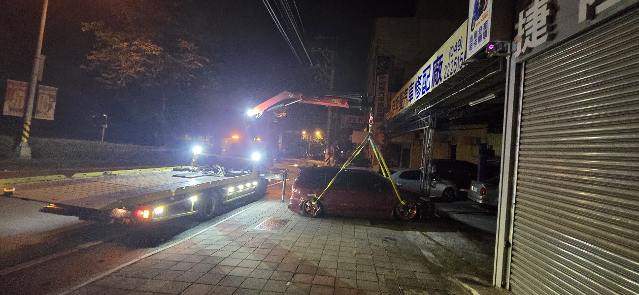 低底盤車禍吊桿作業